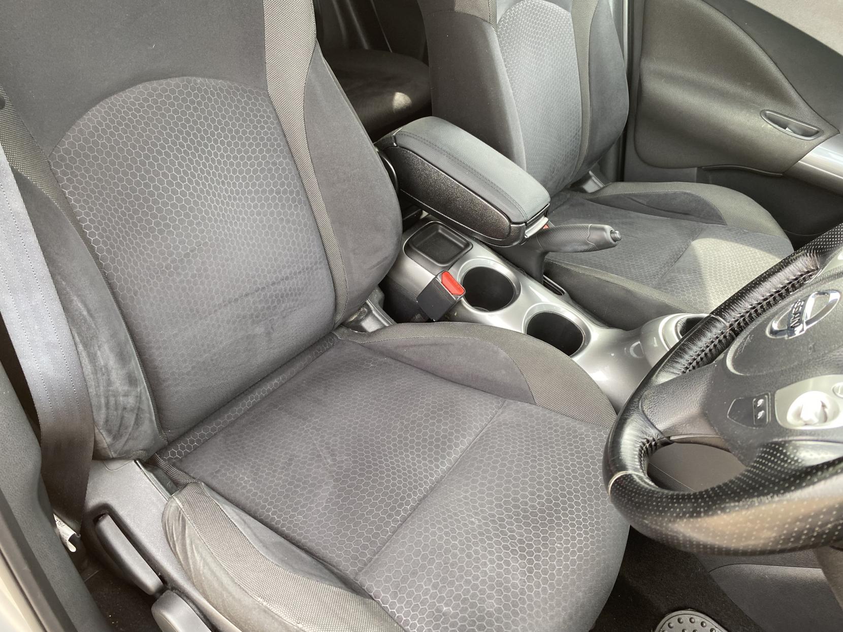 Nissan Juke 1.6 Acenta Premium SUV 5dr Petrol Manual Euro 5 (117 ps)