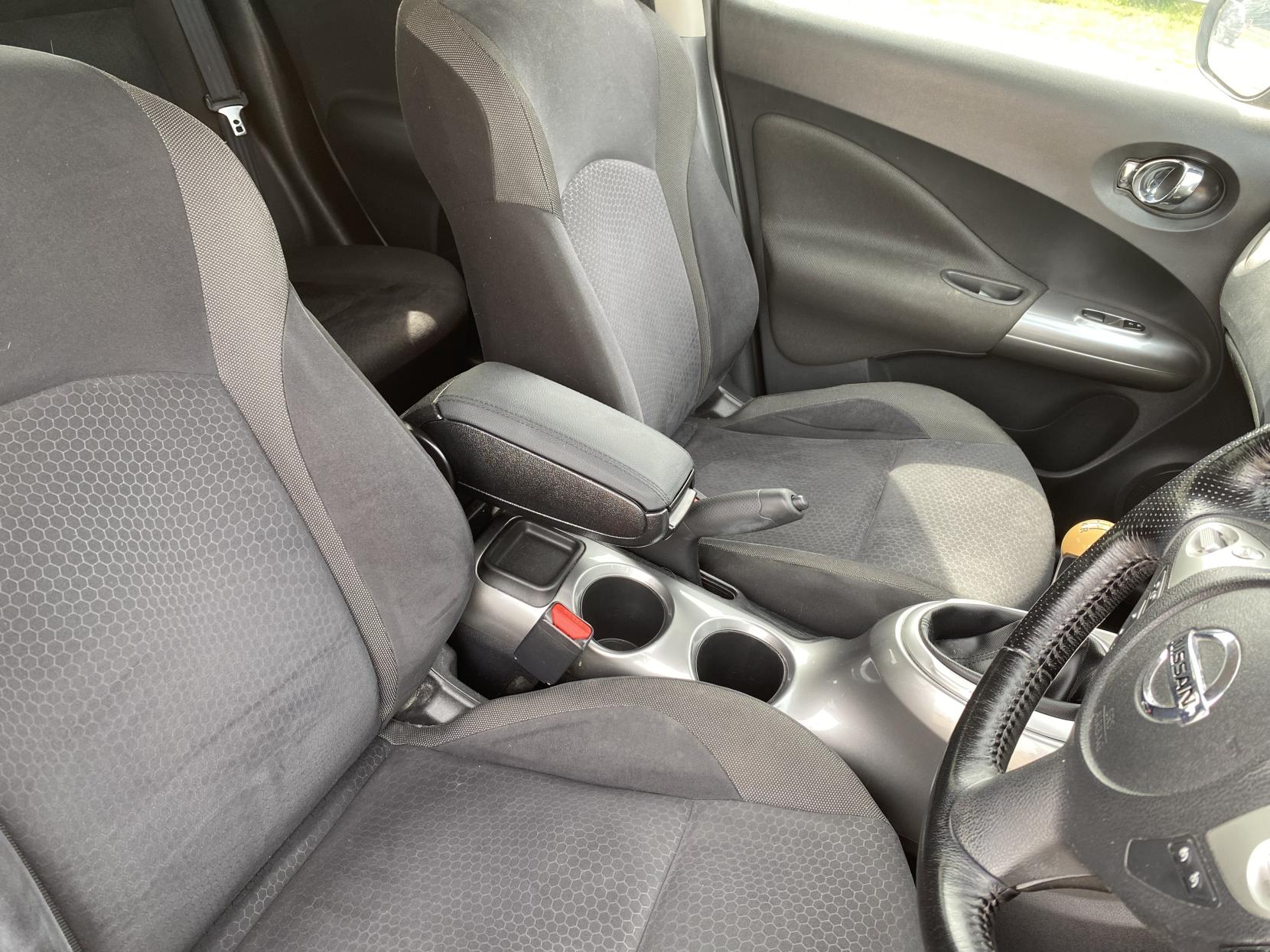 Nissan Juke 1.6 Acenta Premium SUV 5dr Petrol Manual Euro 5 (117 ps)