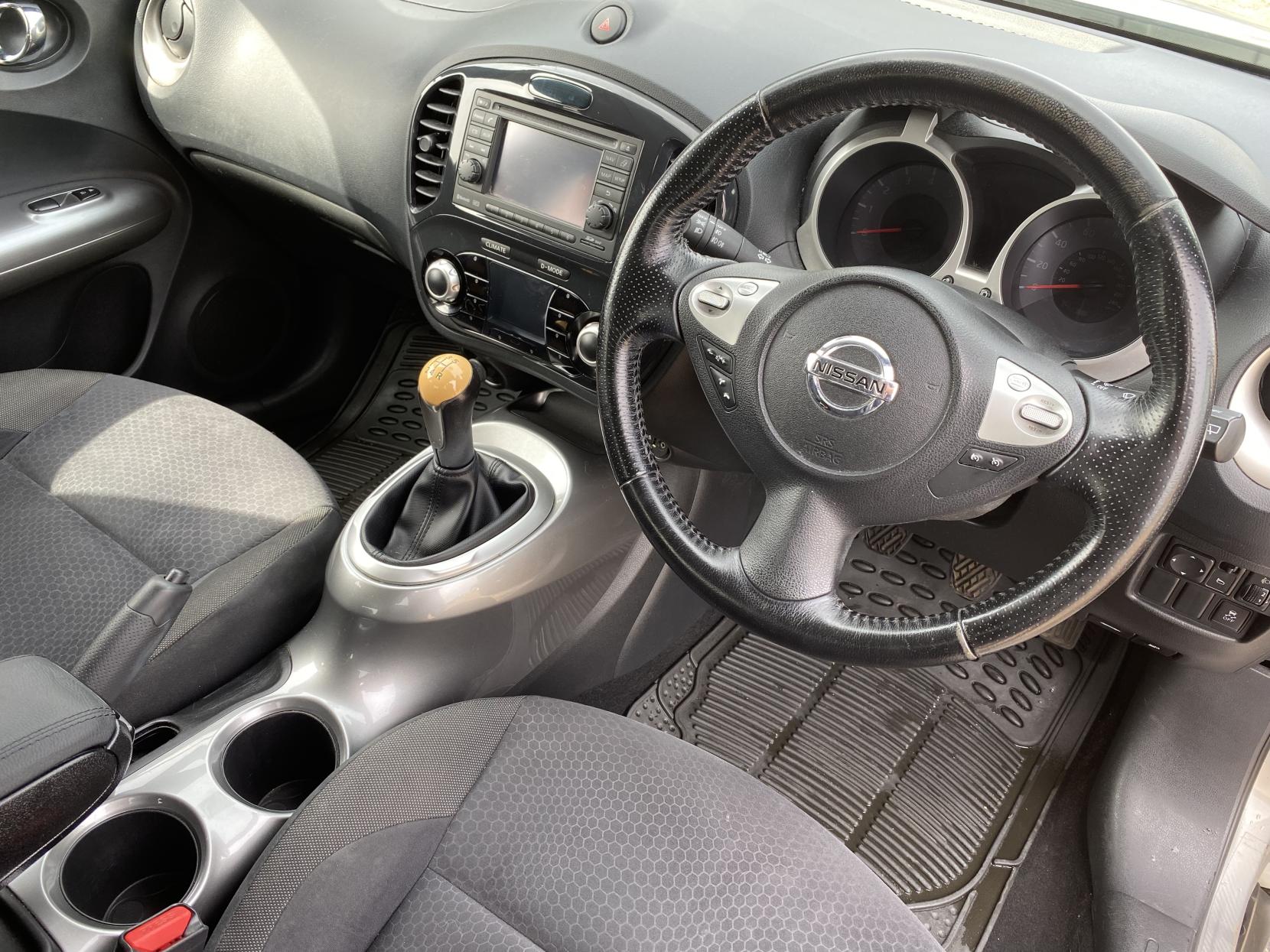 Nissan Juke 1.6 Acenta Premium SUV 5dr Petrol Manual Euro 5 (117 ps)
