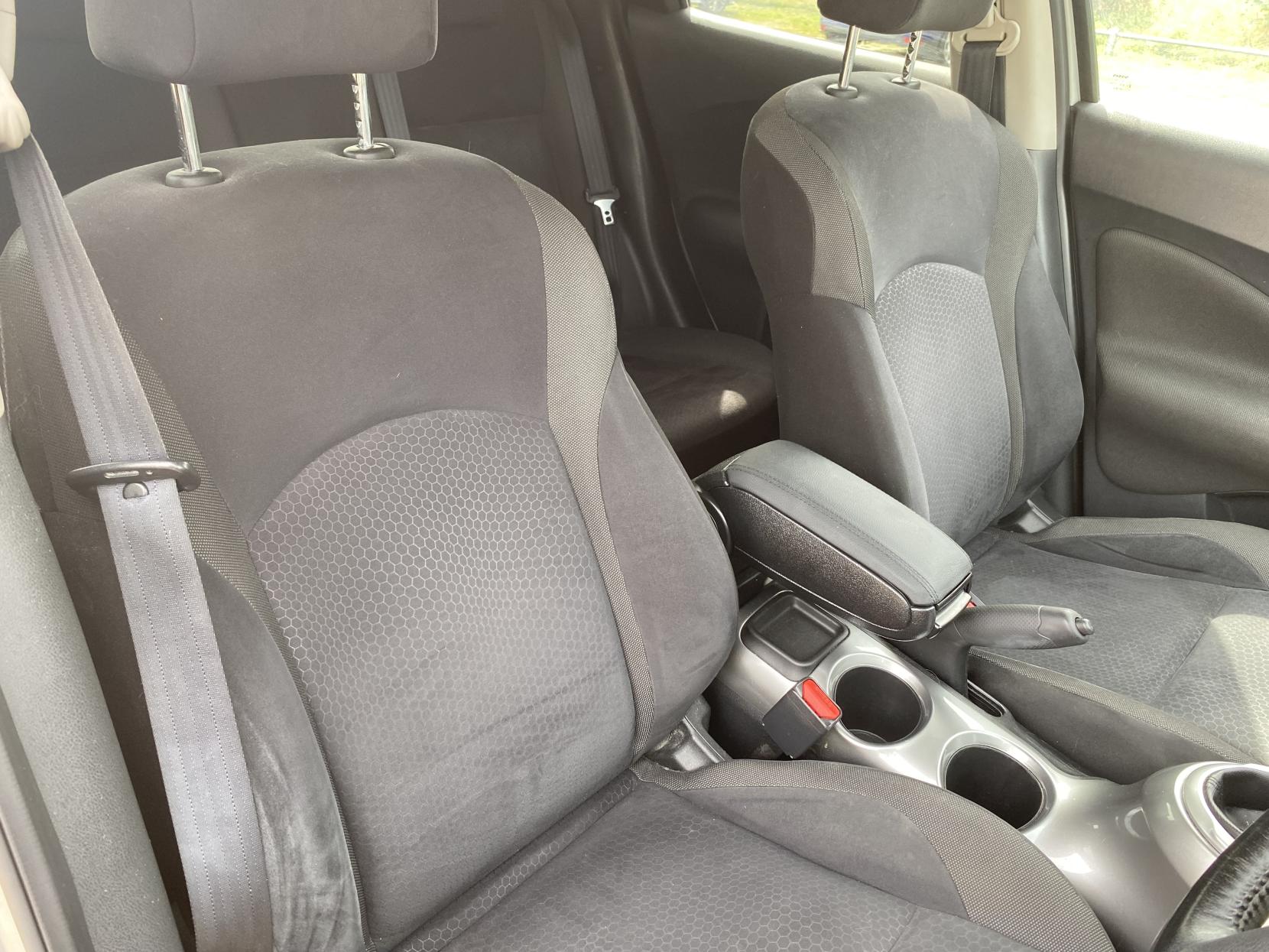 Nissan Juke 1.6 Acenta Premium SUV 5dr Petrol Manual Euro 5 (117 ps)