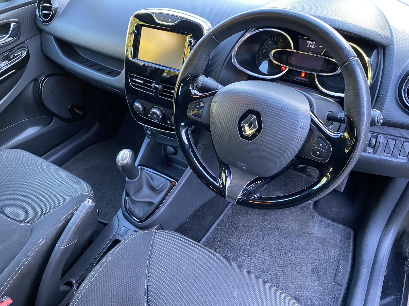 Renault Clio 1.2 16V Dynamique MediaNav Hatchback 5dr Petrol Manual Euro 5 (75 ps)