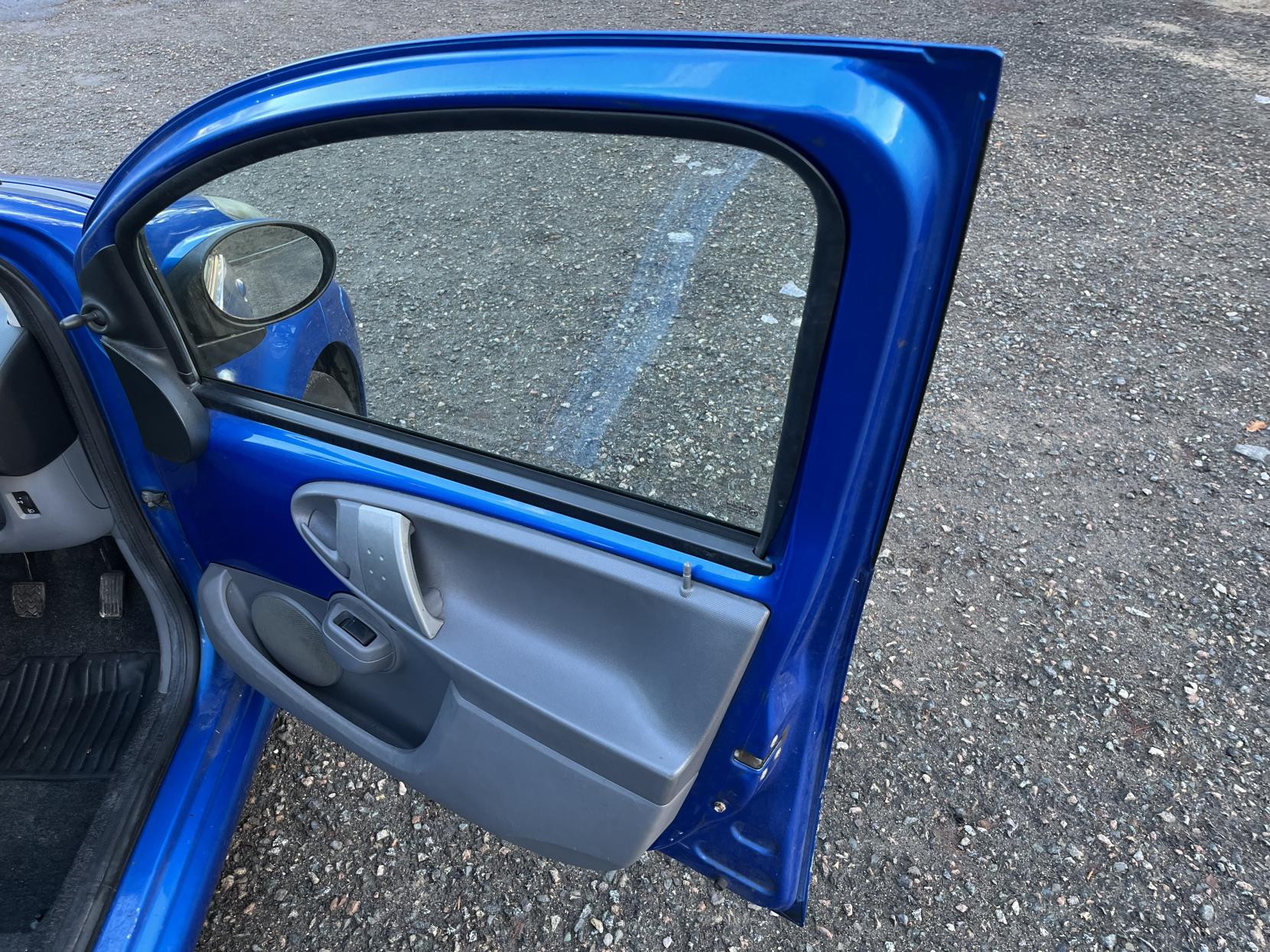 Toyota AYGO 1.0 VVT-i Blue Hatchback 5dr Petrol Manual Euro 5 (67 ps)