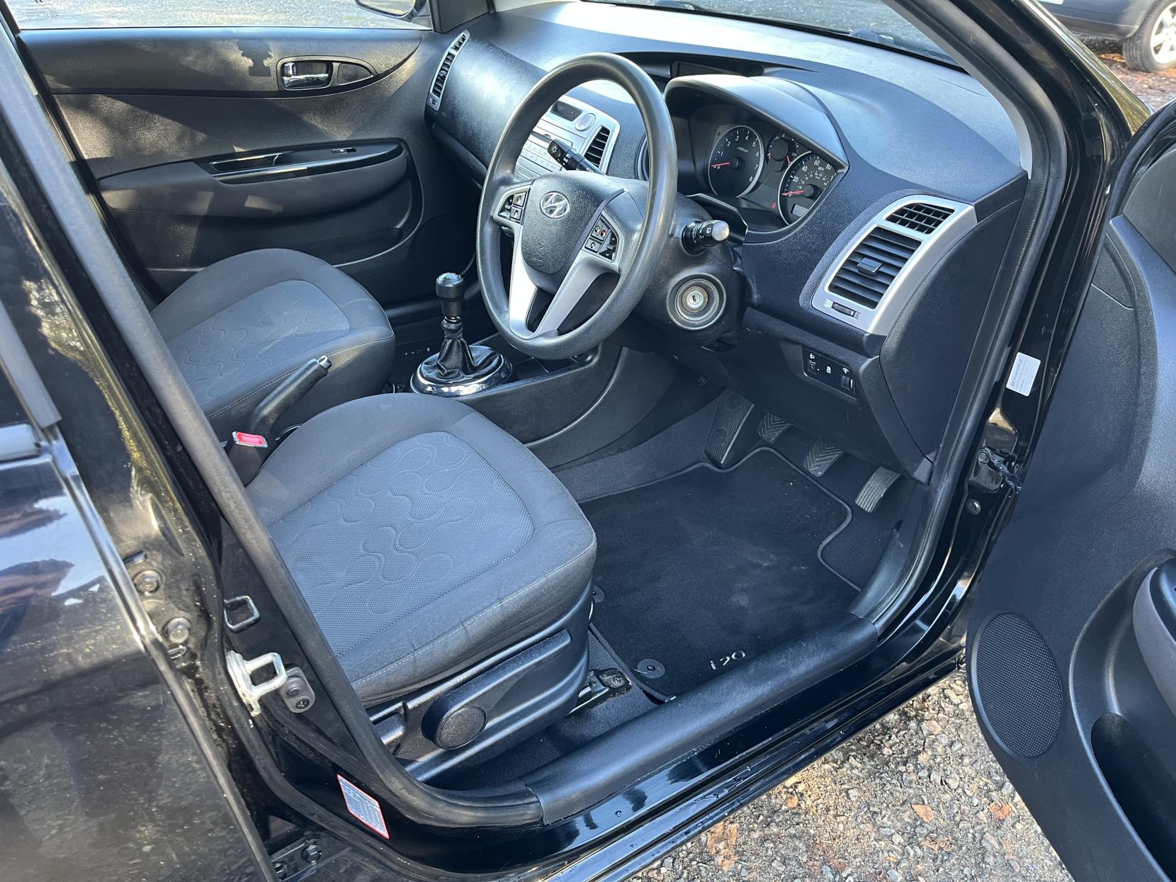 Hyundai i20 1.2 Comfort Hatchback 5dr Petrol Manual Euro 5 (77 bhp)