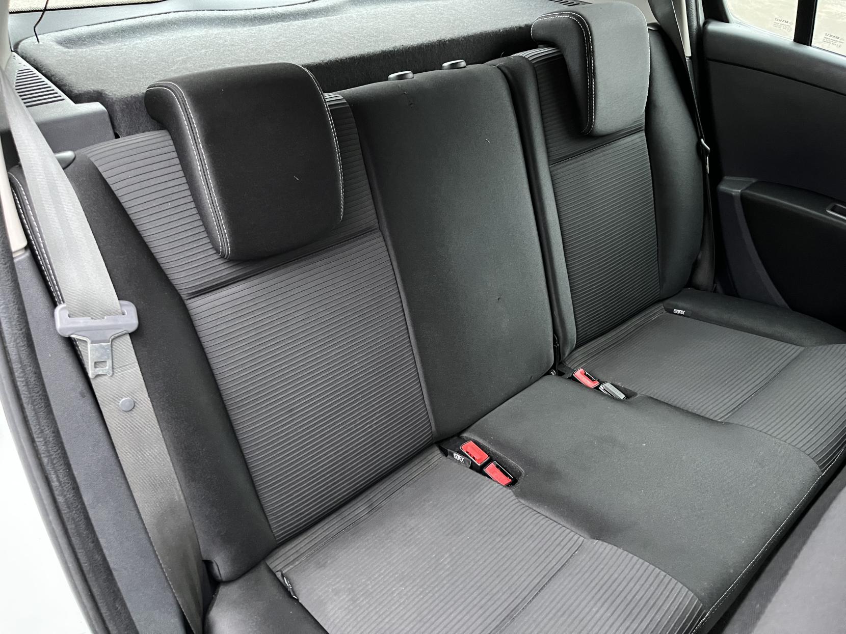 Renault Clio 1.2 Expression + Hatchback 5dr Petrol Manual Euro 5 (75 ps)