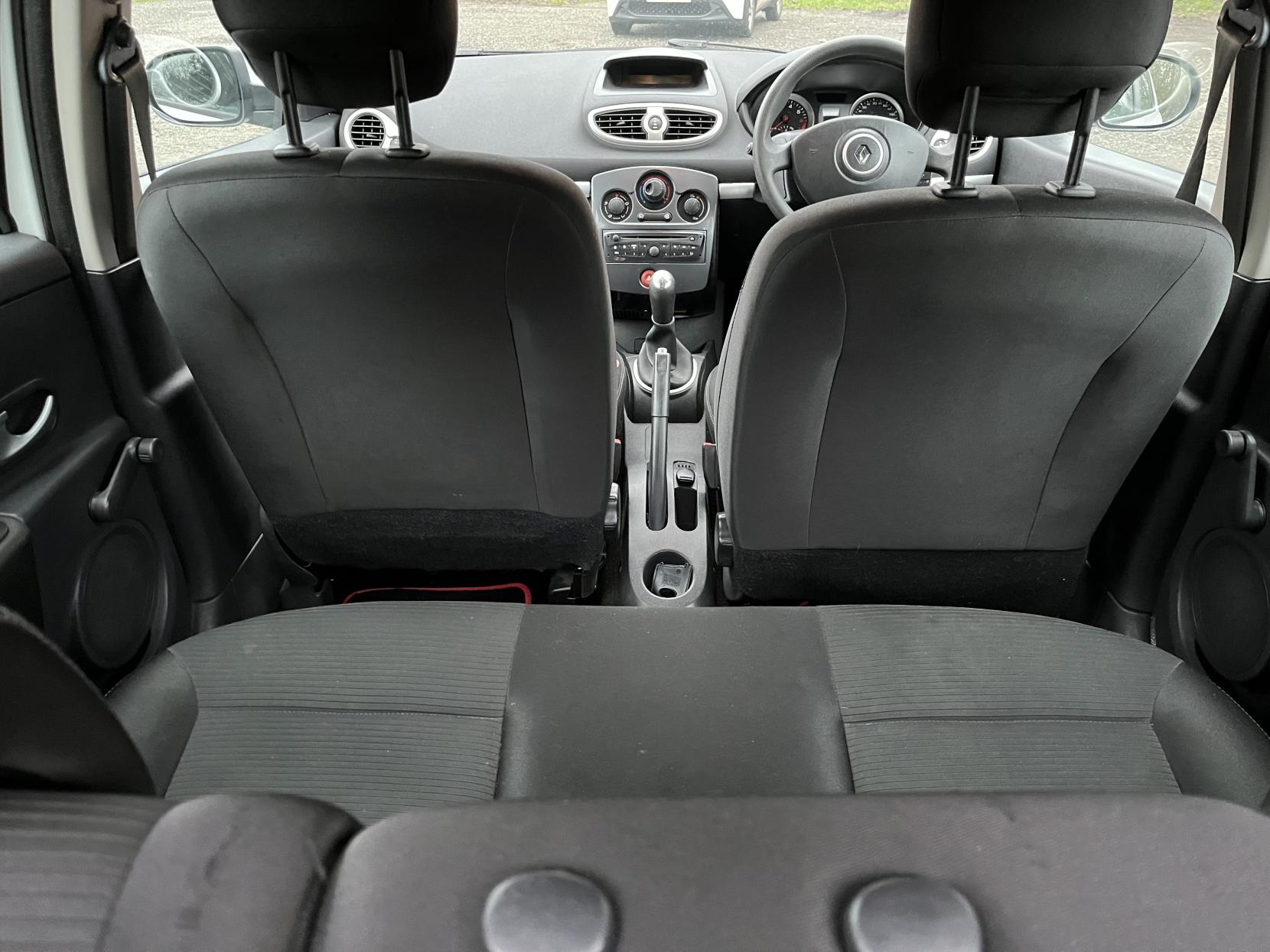 Renault Clio 1.2 Expression + Hatchback 5dr Petrol Manual Euro 5 (75 ps)