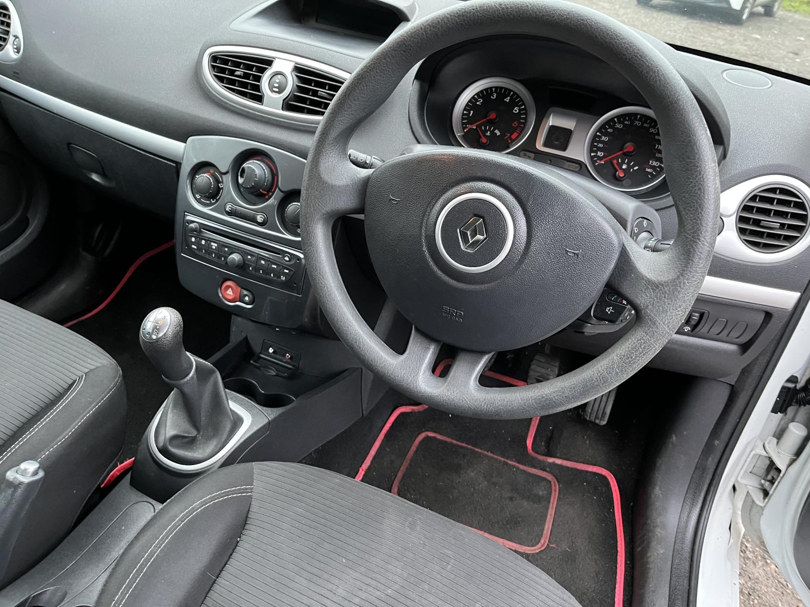 Renault Clio 1.2 Expression + Hatchback 5dr Petrol Manual Euro 5 (75 ps)