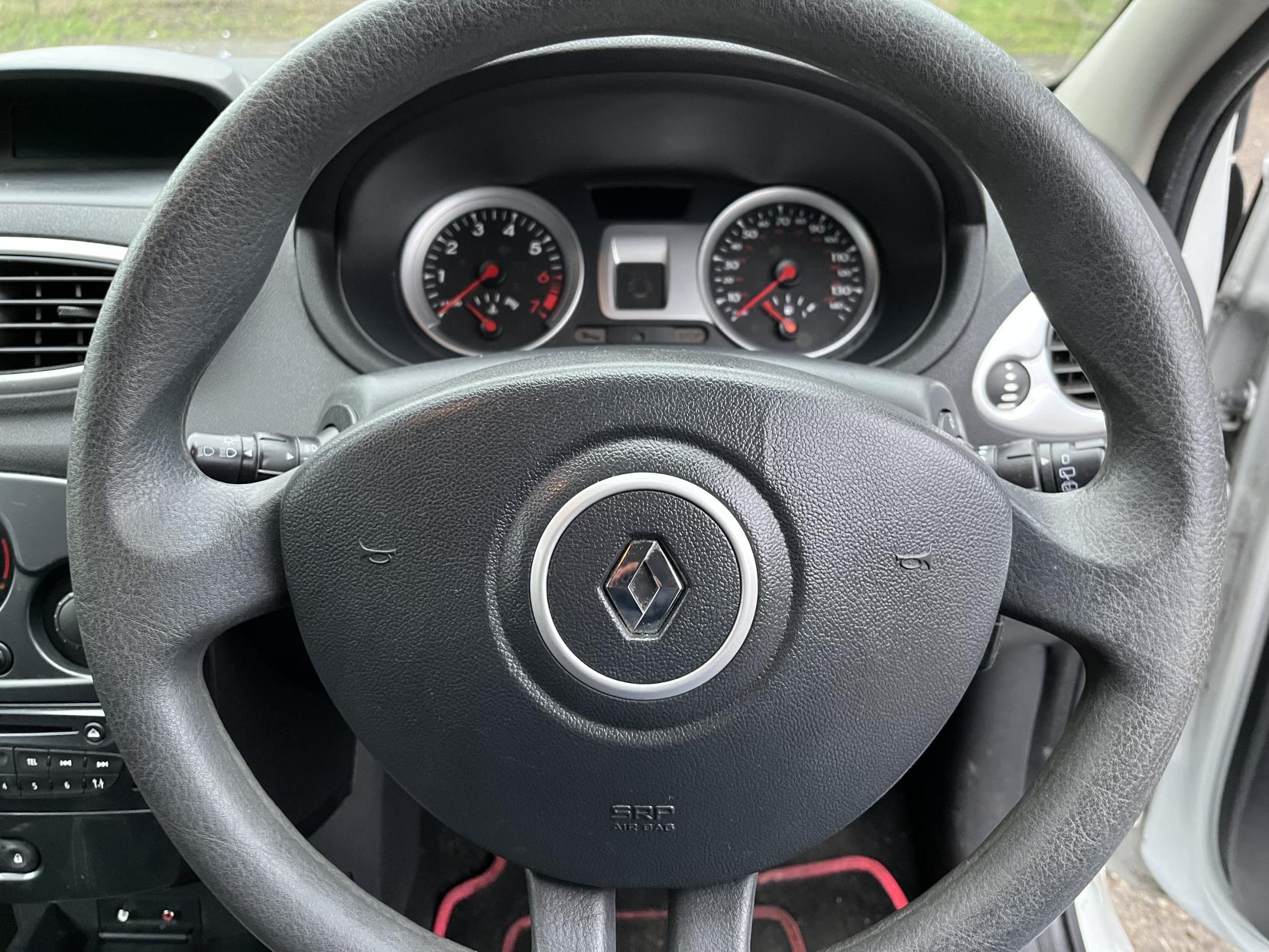 Renault Clio 1.2 Expression + Hatchback 5dr Petrol Manual Euro 5 (75 ps)