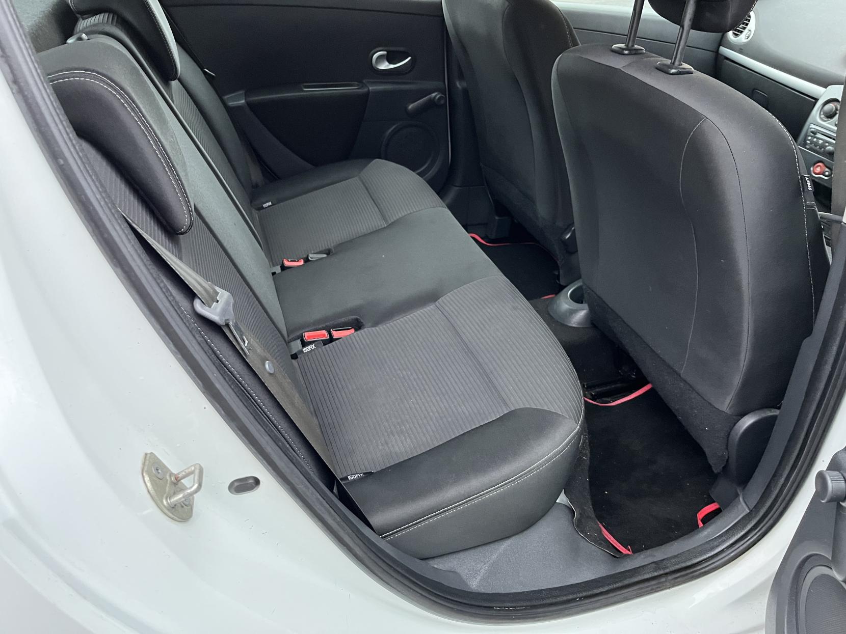 Renault Clio 1.2 Expression + Hatchback 5dr Petrol Manual Euro 5 (75 ps)