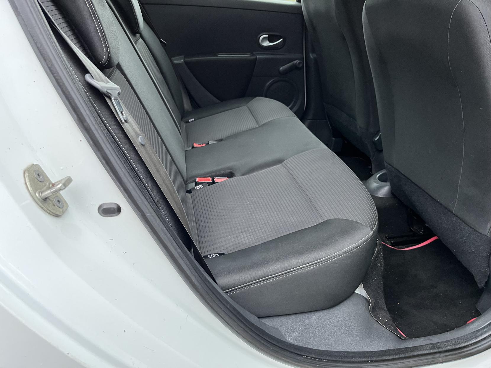 Renault Clio 1.2 Expression + Hatchback 5dr Petrol Manual Euro 5 (75 ps)