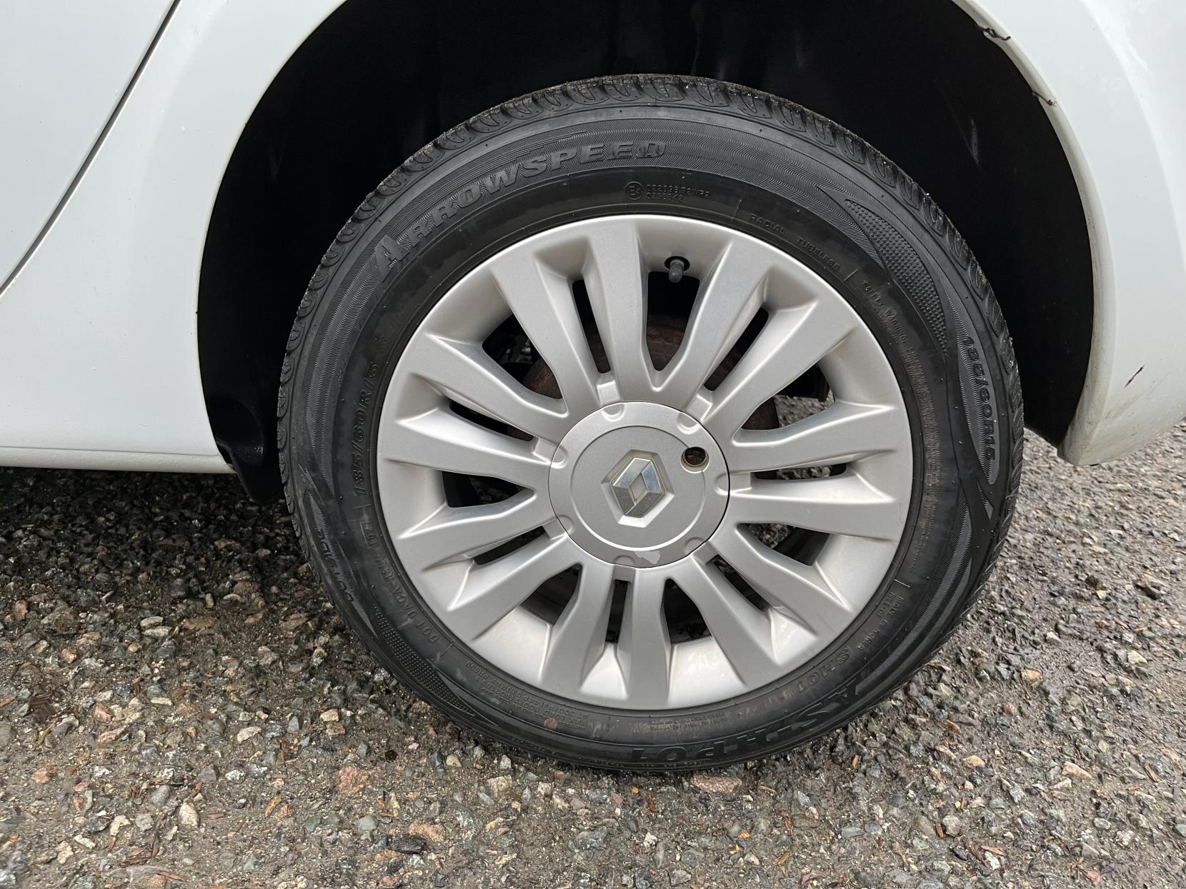 Renault Clio 1.2 Expression + Hatchback 5dr Petrol Manual Euro 5 (75 ps)