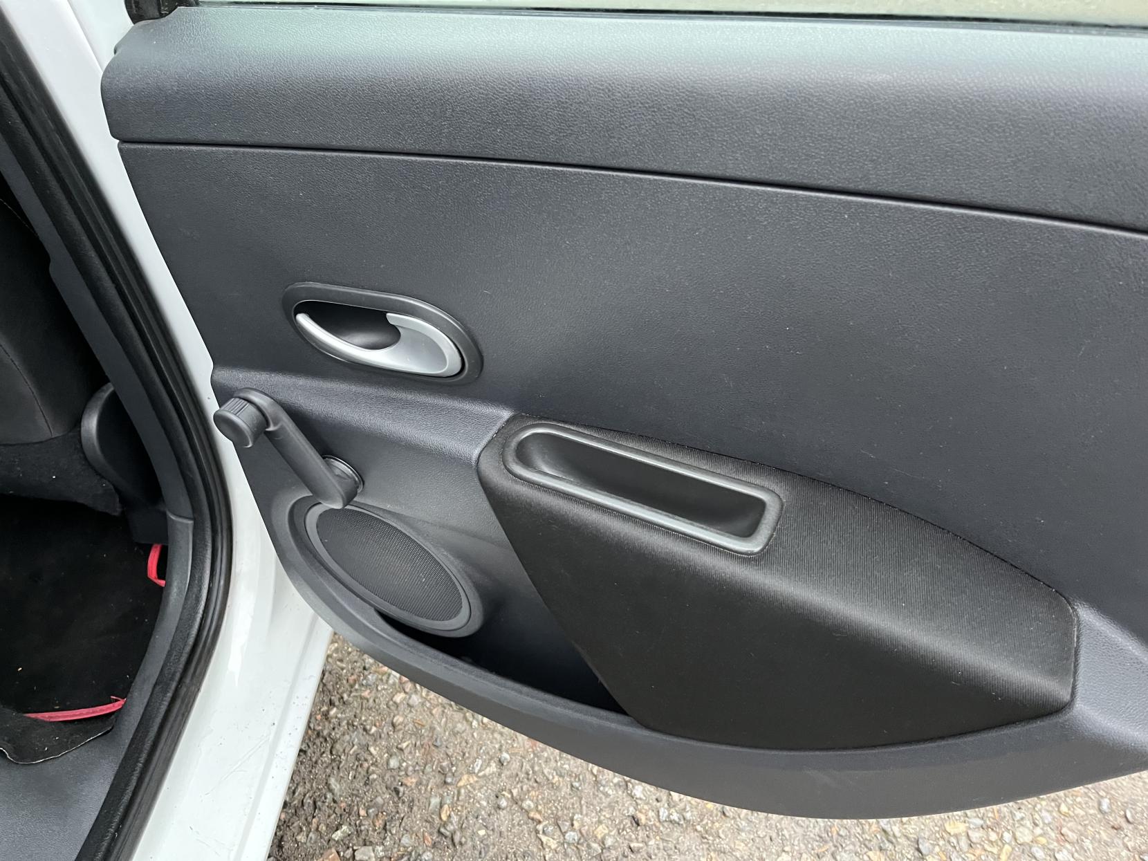 Renault Clio 1.2 Expression + Hatchback 5dr Petrol Manual Euro 5 (75 ps)