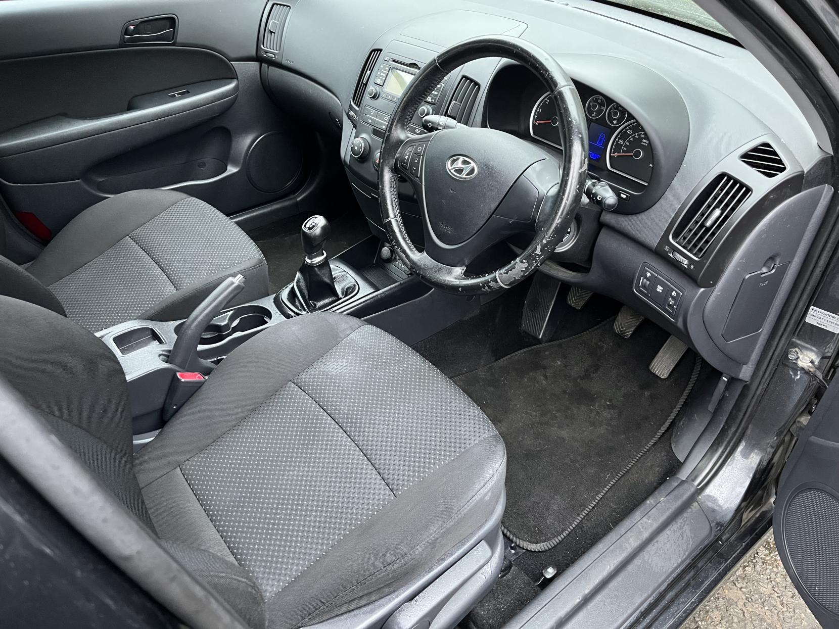 Hyundai i30 1.4 Comfort Hatchback 5dr Petrol Manual Euro 5 (108 bhp)