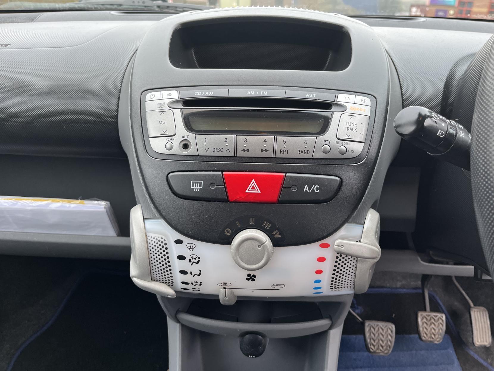 Citroen C1 1.0i VTR Hatchback 5dr Petrol Manual Euro 4 (68 ps)