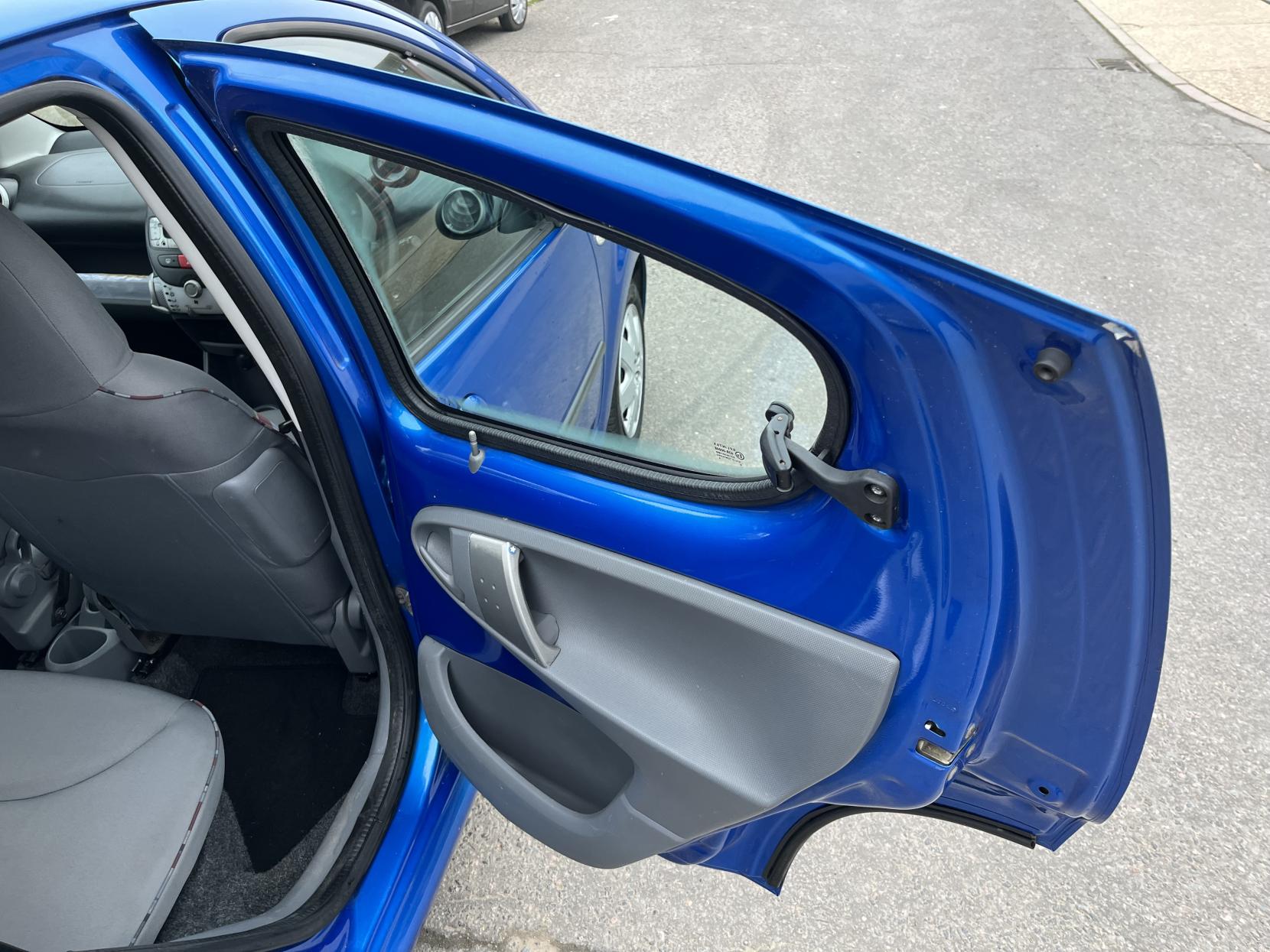 Citroen C1 1.0i VTR Hatchback 5dr Petrol Manual Euro 4 (68 ps)