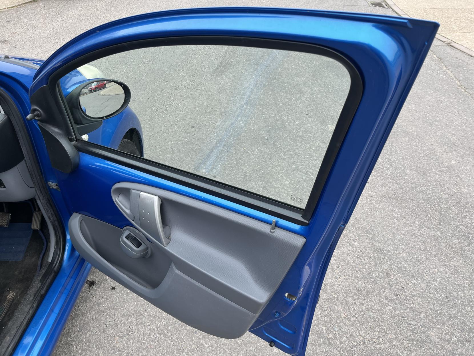 Citroen C1 1.0i VTR Hatchback 5dr Petrol Manual Euro 4 (68 ps)