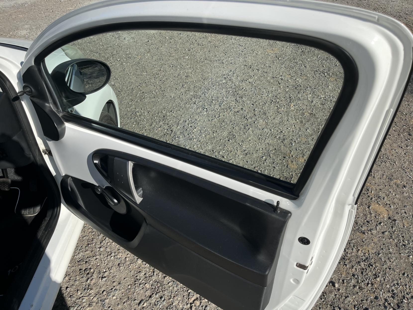 Peugeot 107 1.0 12V Access Hatchback 3dr Petrol Manual Euro 5 (68 ps)