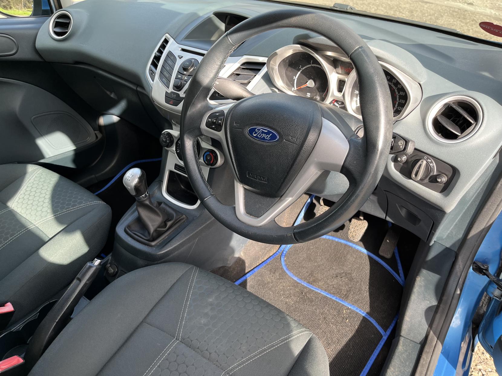 Ford Fiesta 1.4 Zetec Hatchback 5dr Petrol Manual (133 g/km, 94 bhp)