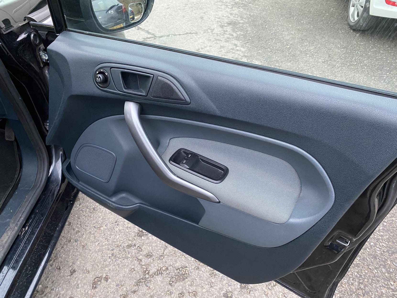 Ford Fiesta 1.25 Edge Hatchback 5dr Petrol Manual (129 g/km, 81 bhp)