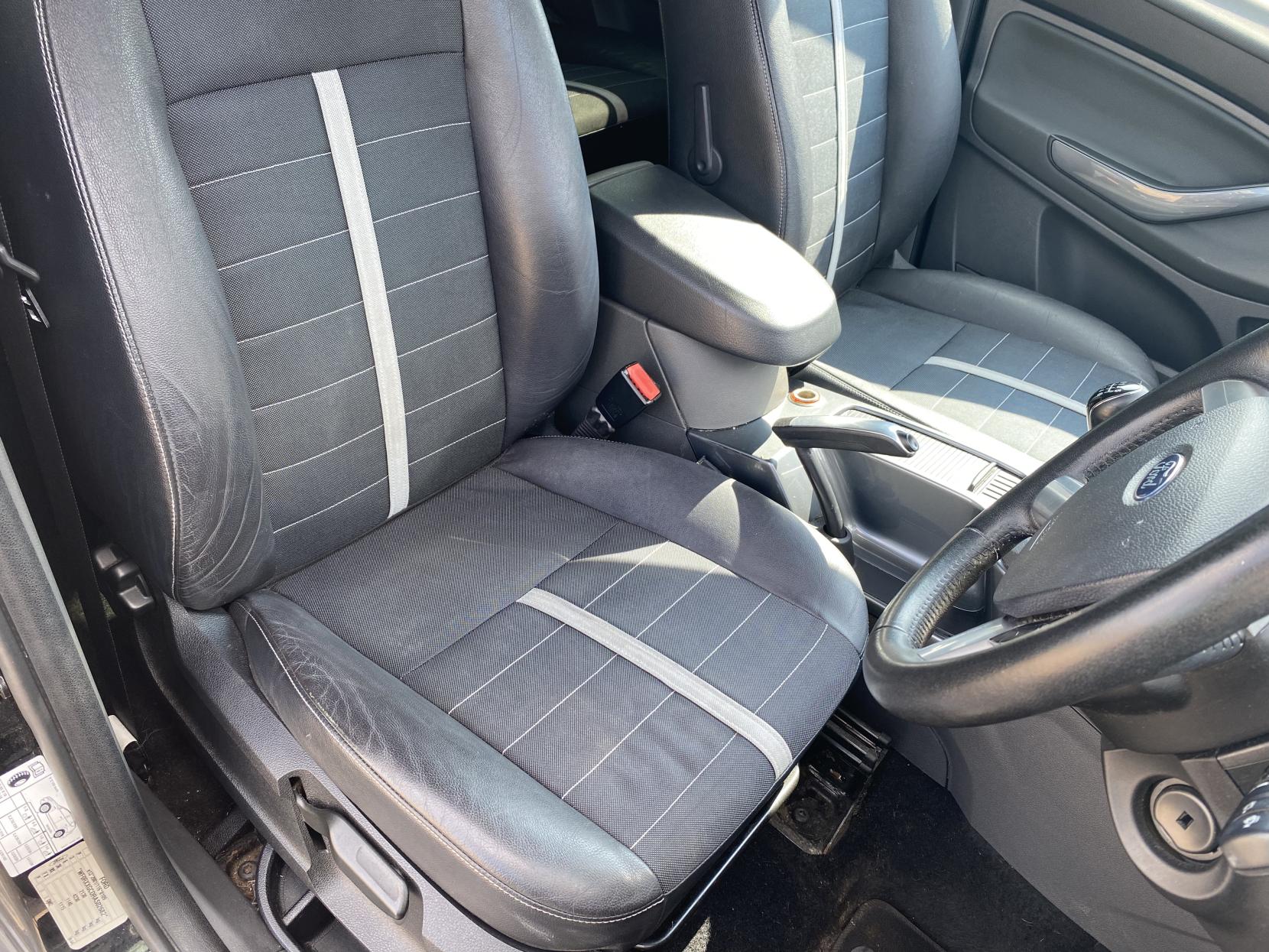 Ford Kuga 2.0 TDCi Titanium SUV 5dr Diesel Manual AWD Euro 4 (136 ps)