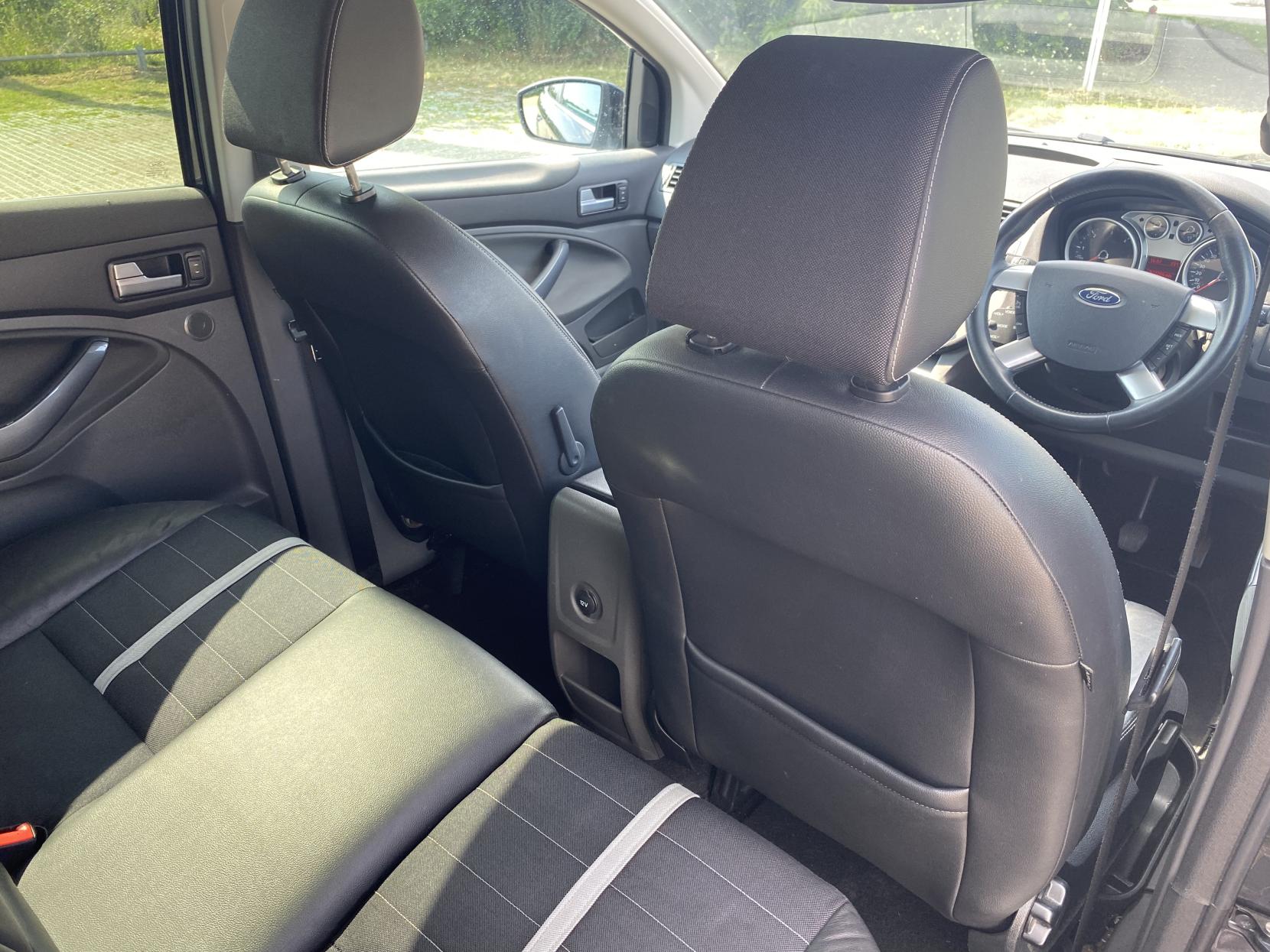 Ford Kuga 2.0 TDCi Titanium SUV 5dr Diesel Manual AWD Euro 4 (136 ps)