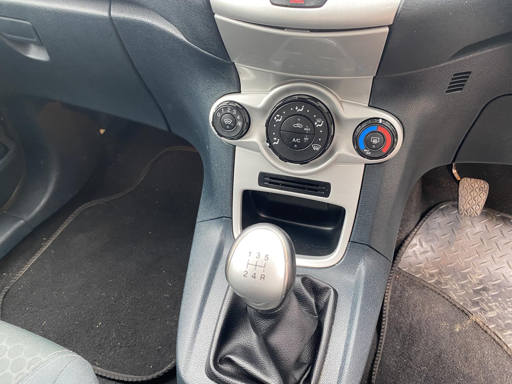 Ford Fiesta 1.25 Zetec Hatchback 5dr Petrol Manual (129 g/km, 81 bhp)