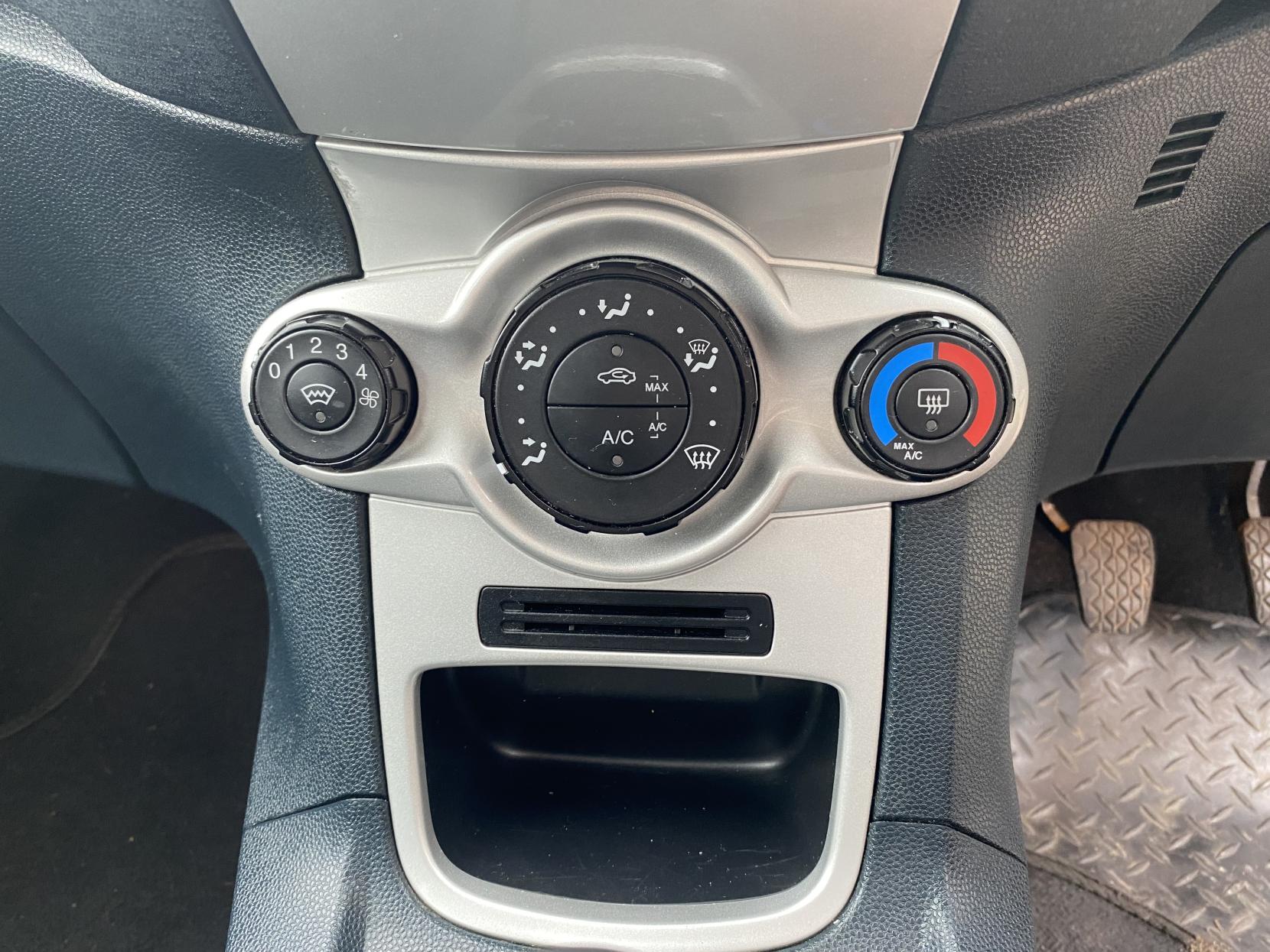 Ford Fiesta 1.25 Zetec Hatchback 5dr Petrol Manual (129 g/km, 81 bhp)