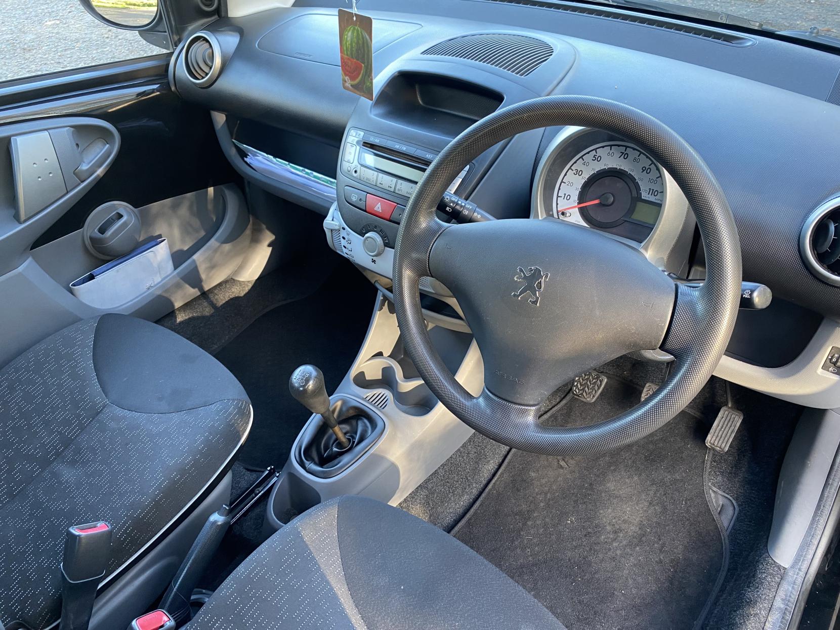 Peugeot 107 1.0 12V Urban Hatchback 3dr Petrol Manual Euro 5 (68 ps)