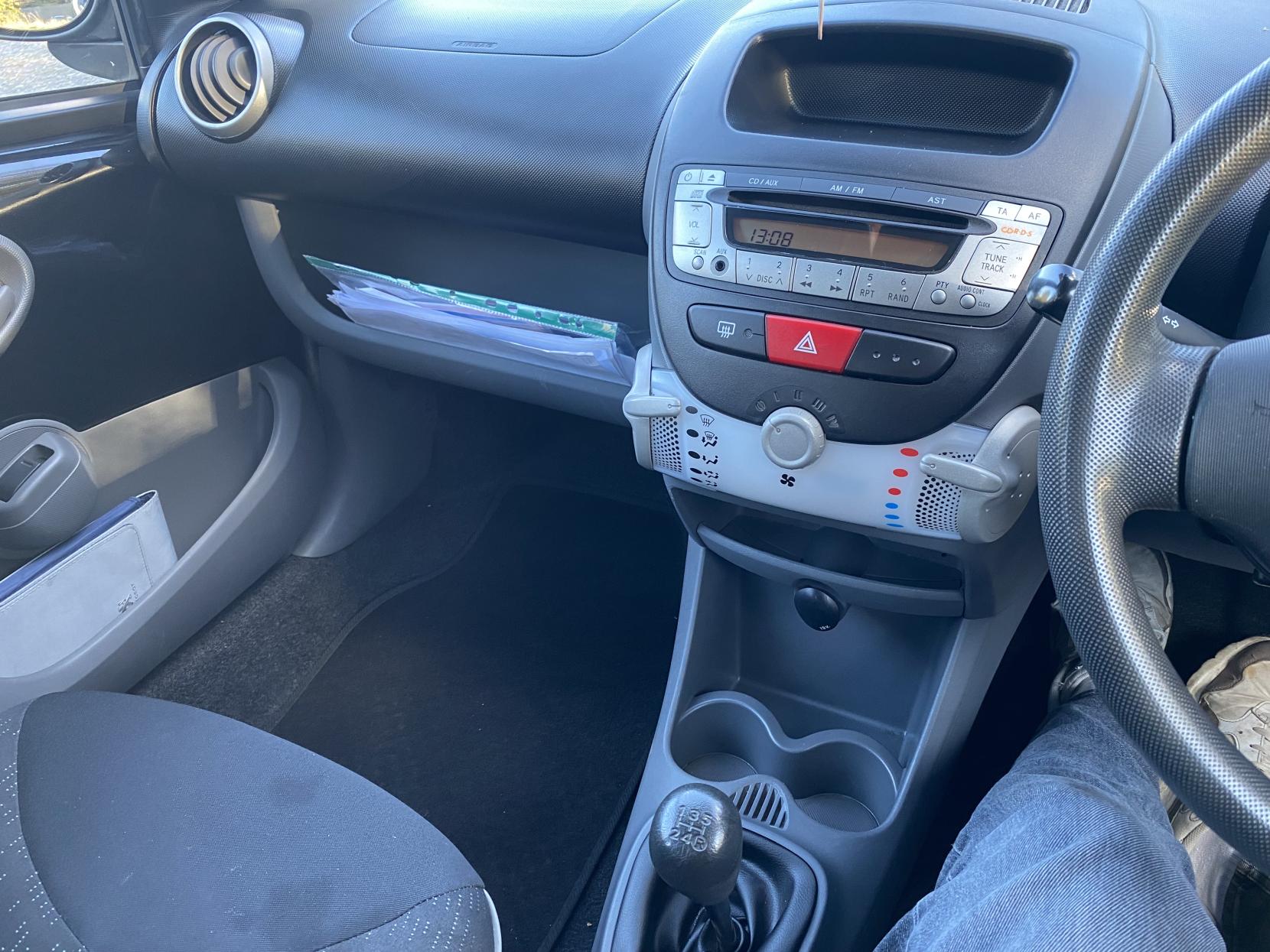 Peugeot 107 1.0 12V Urban Hatchback 3dr Petrol Manual Euro 5 (68 ps)