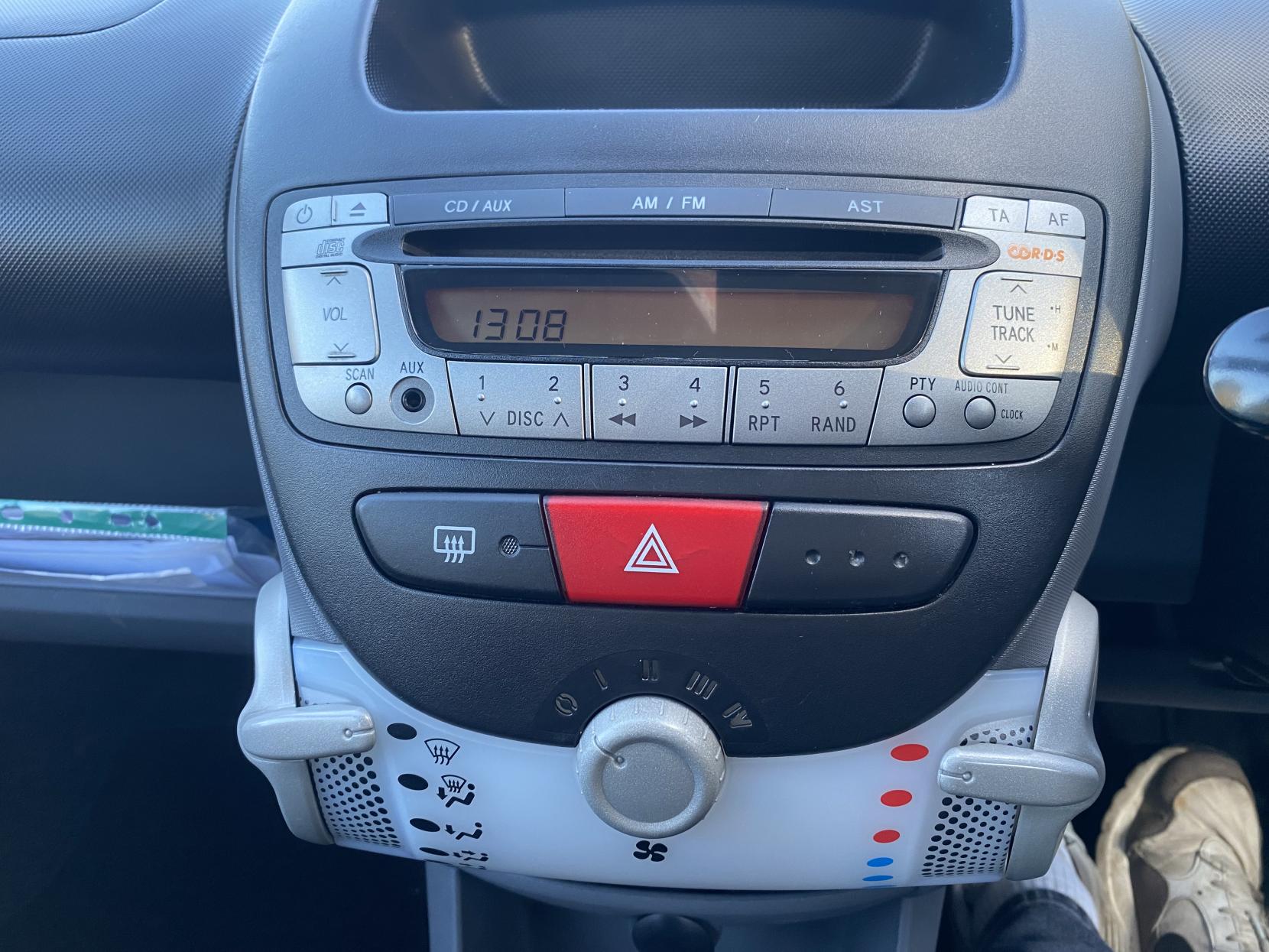 Peugeot 107 1.0 12V Urban Hatchback 3dr Petrol Manual Euro 5 (68 ps)