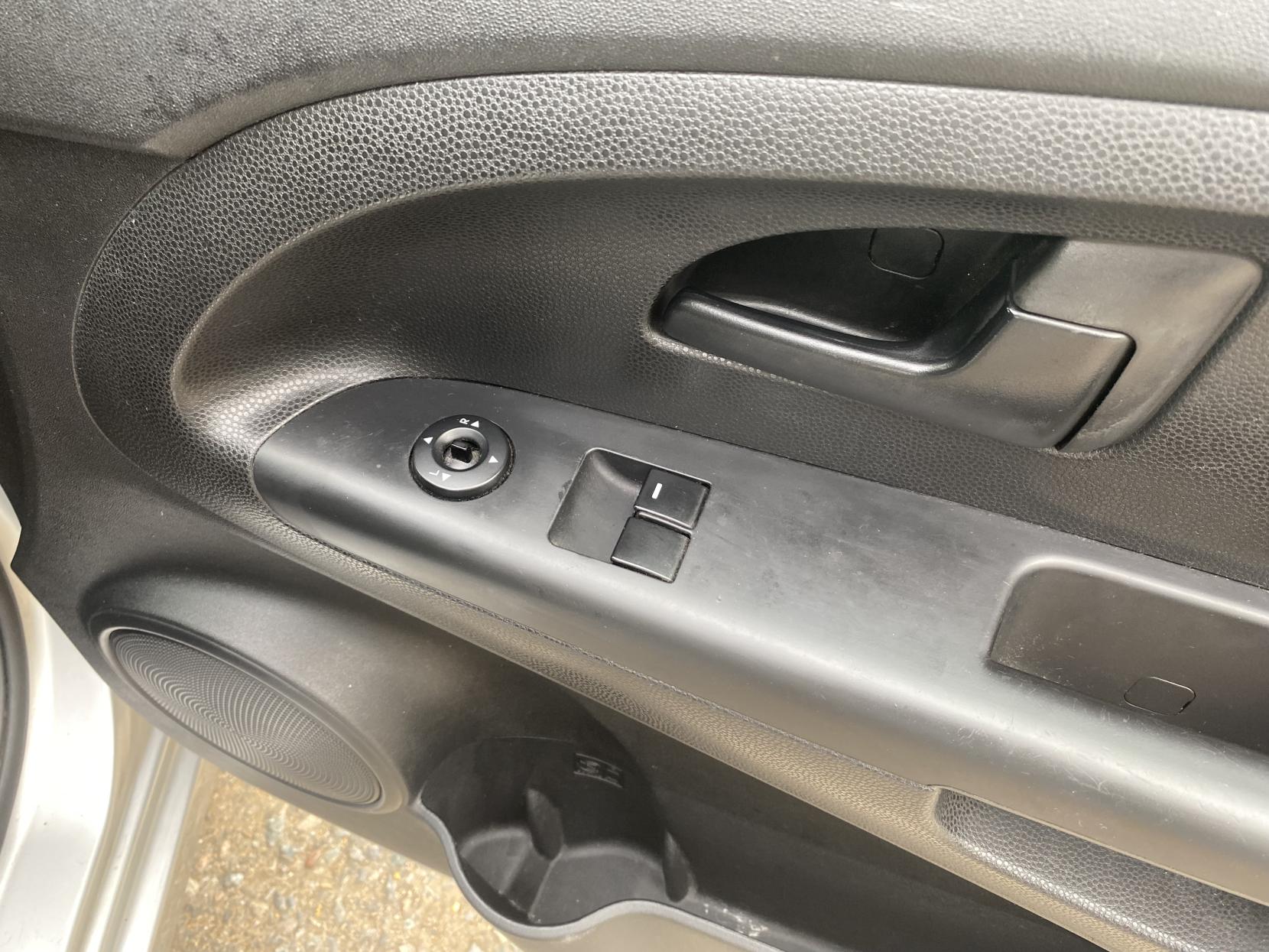 Kia Venga 1.4 EcoDynamics 1 MPV 5dr Petrol Manual Euro 5 (s/s) (89 bhp)