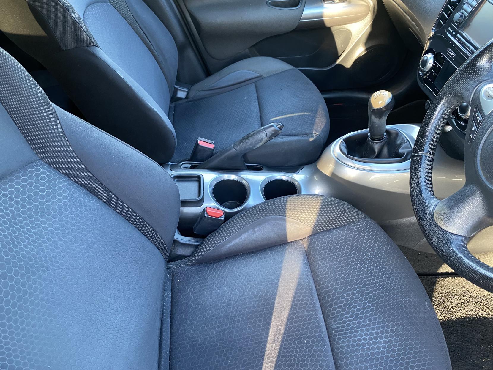 Nissan Juke 1.6 Acenta Premium SUV 5dr Petrol Manual Euro 5 (s/s) (117 ps)