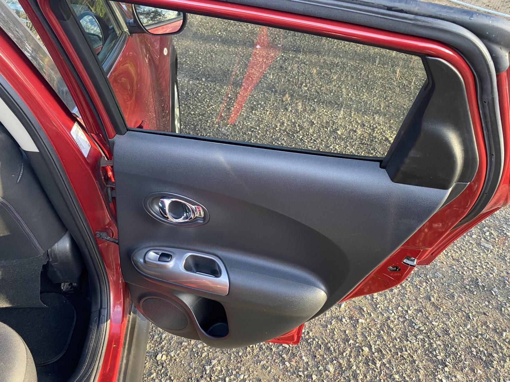 Nissan Juke 1.6 Acenta Premium SUV 5dr Petrol Manual Euro 5 (s/s) (117 ps)