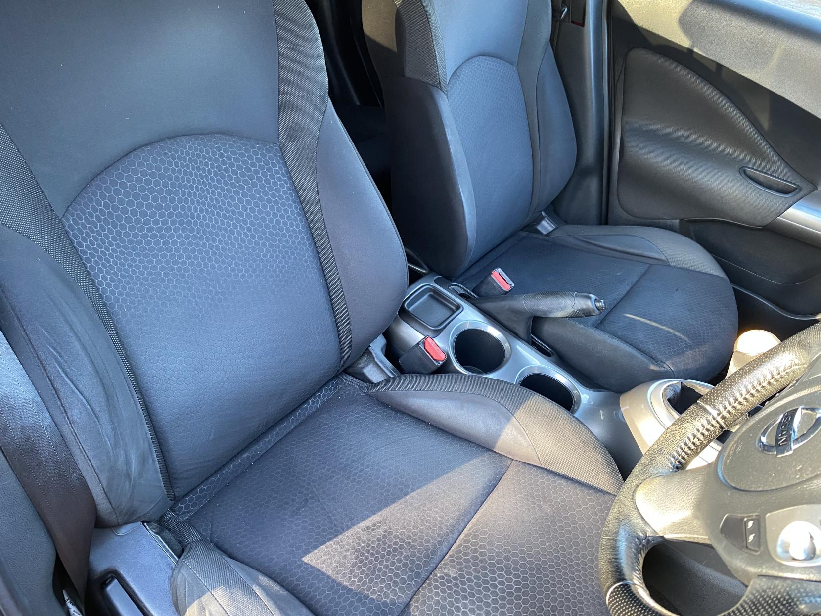 Nissan Juke 1.6 Acenta Premium SUV 5dr Petrol Manual Euro 5 (s/s) (117 ps)