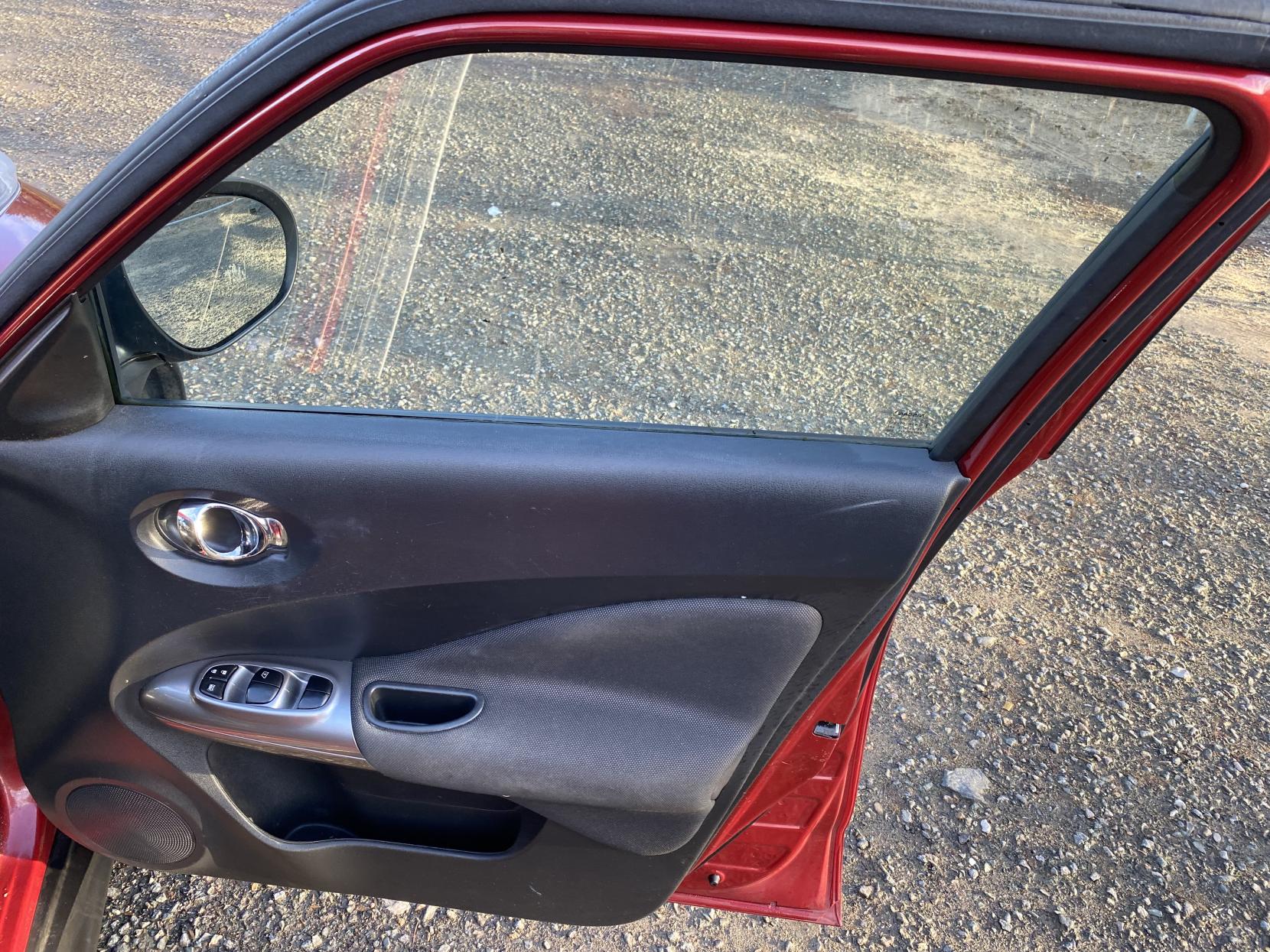 Nissan Juke 1.6 Acenta Premium SUV 5dr Petrol Manual Euro 5 (s/s) (117 ps)