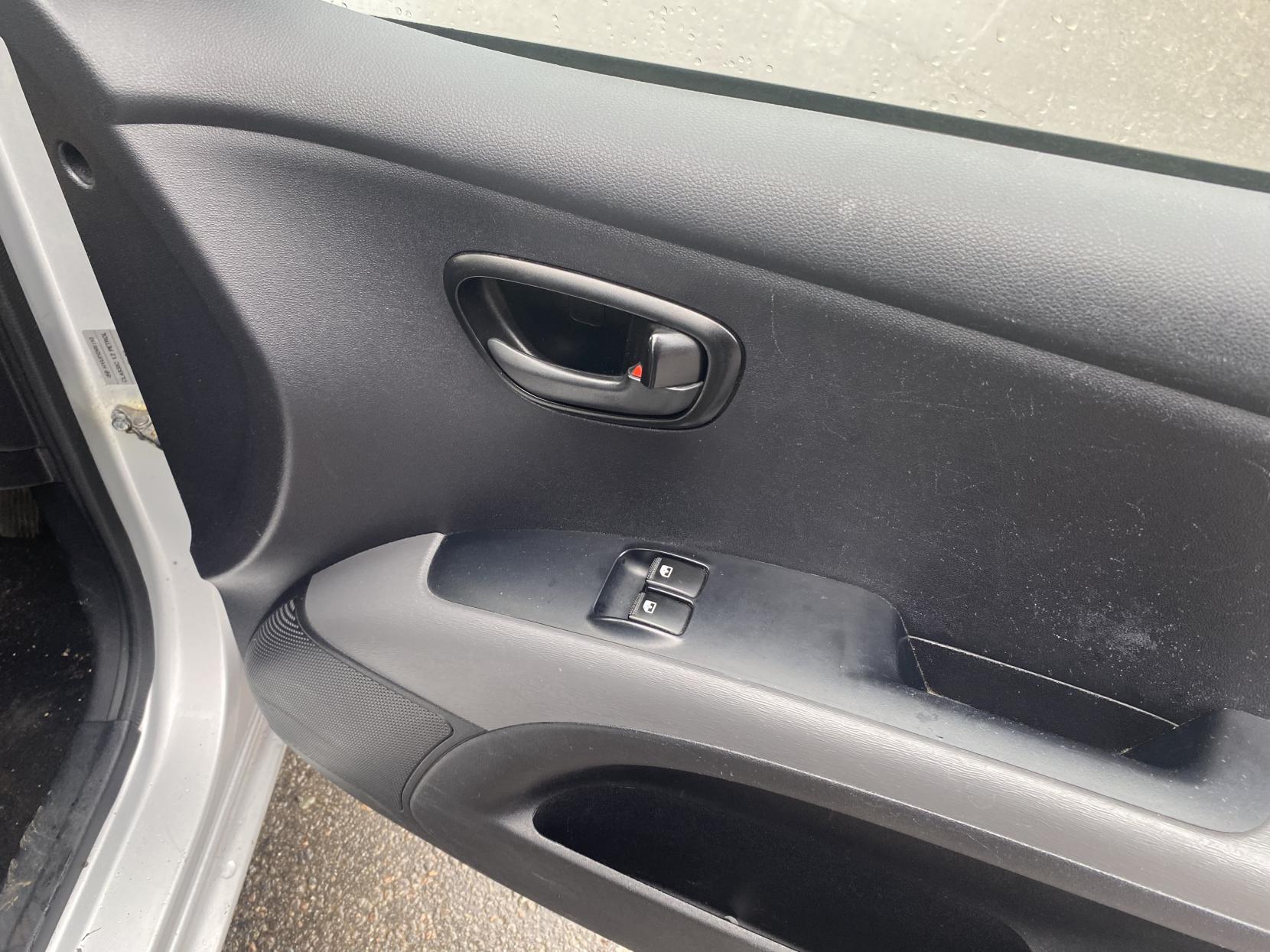 Hyundai i10 1.2 Classic Hatchback 5dr Petrol Manual Euro 4 (77 bhp)