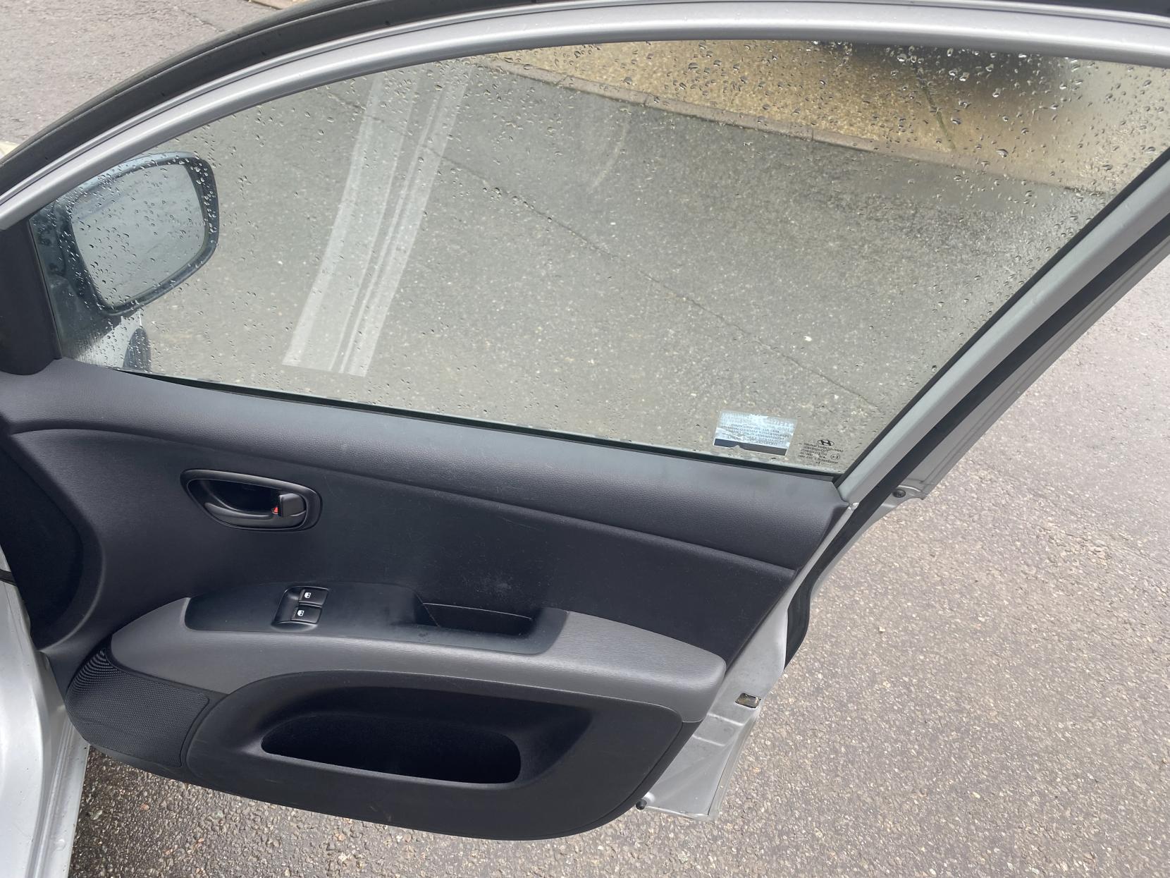 Hyundai i10 1.2 Classic Hatchback 5dr Petrol Manual Euro 4 (77 bhp)