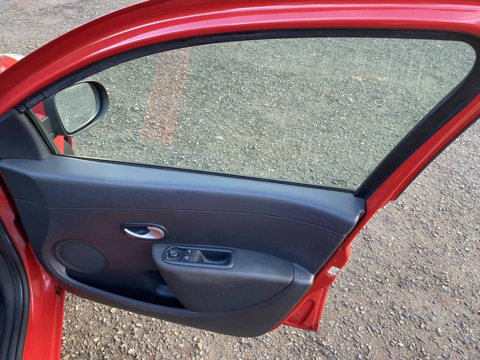 Renault Clio 1.2 Expression Hatchback (2005 - 2010)