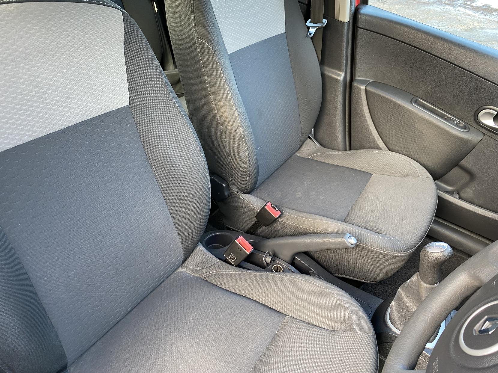 Renault Clio 1.2 Expression Hatchback (2005 - 2010)