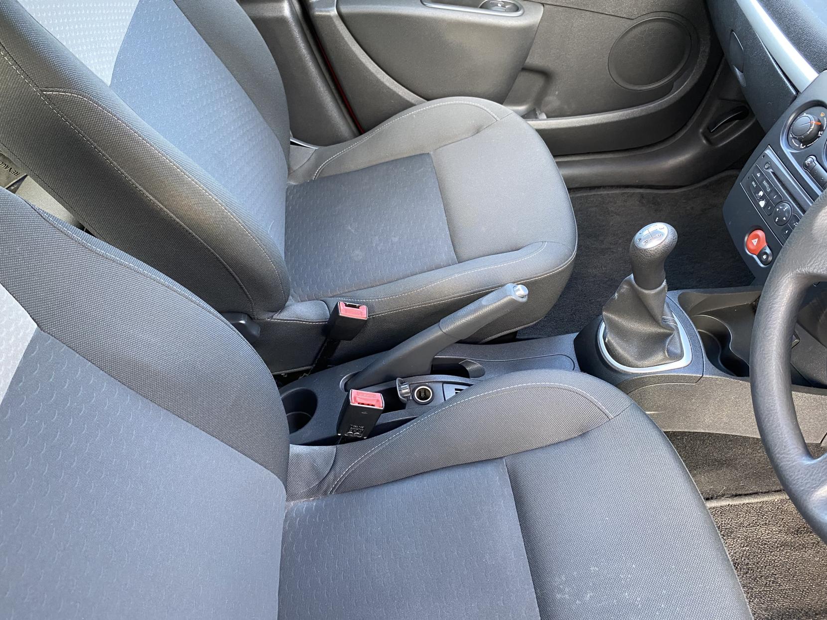 Renault Clio 1.2 Expression Hatchback (2005 - 2010)