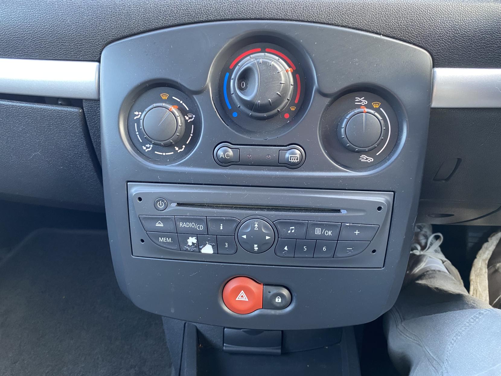 Renault Clio 1.2 Expression Hatchback (2005 - 2010)