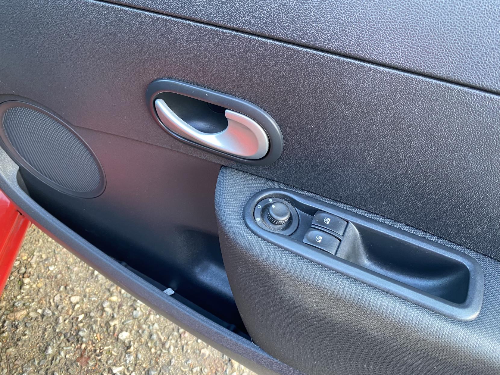 Renault Clio 1.2 Expression Hatchback (2005 - 2010)