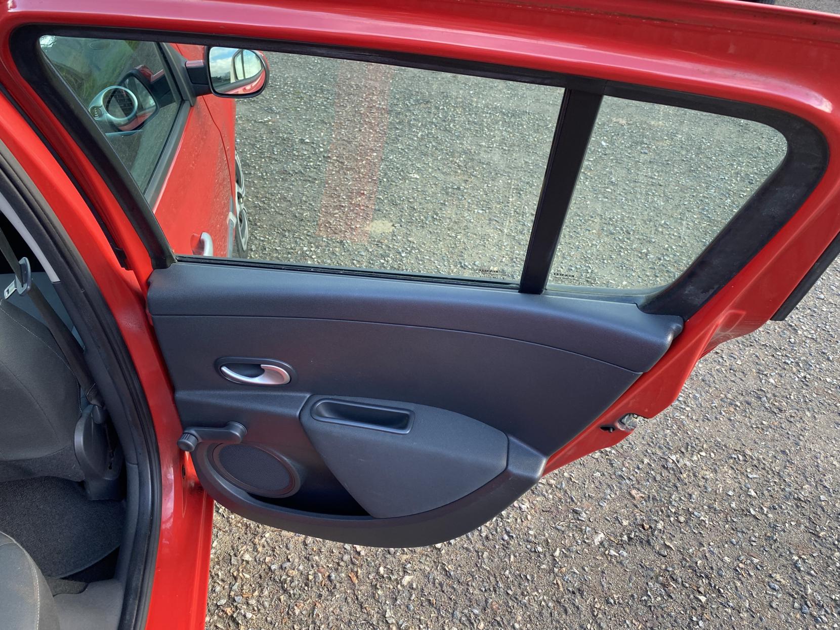 Renault Clio 1.2 Expression Hatchback (2005 - 2010)