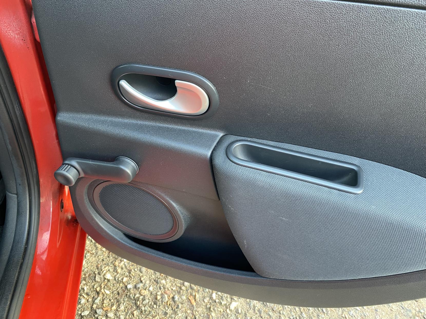 Renault Clio 1.2 Expression Hatchback (2005 - 2010)