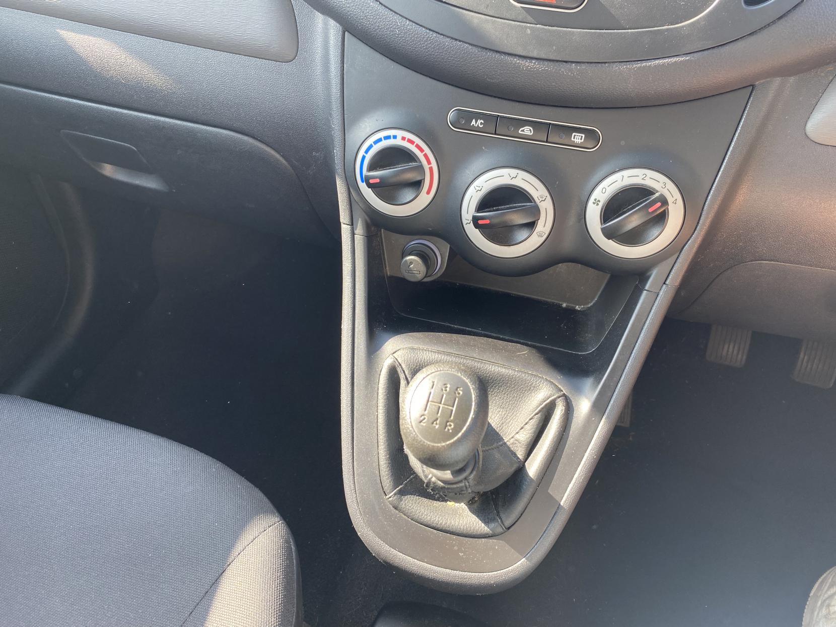 Hyundai i10 1.2 Classic Hatchback 5dr Petrol Manual Euro 4 (77 bhp)