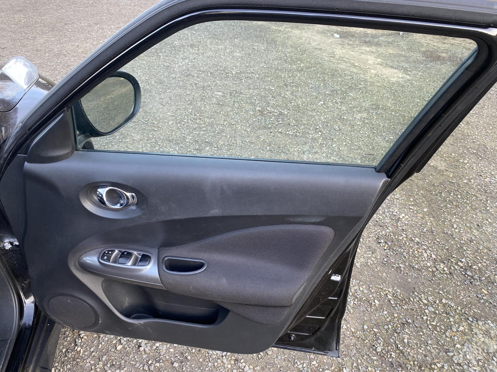 Nissan Juke 1.6 Acenta SUV 5dr Petrol Manual Euro 5 (117 ps)