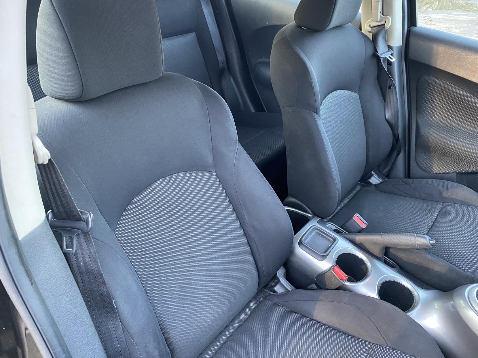 Nissan Juke 1.6 Acenta SUV 5dr Petrol Manual Euro 5 (117 ps)