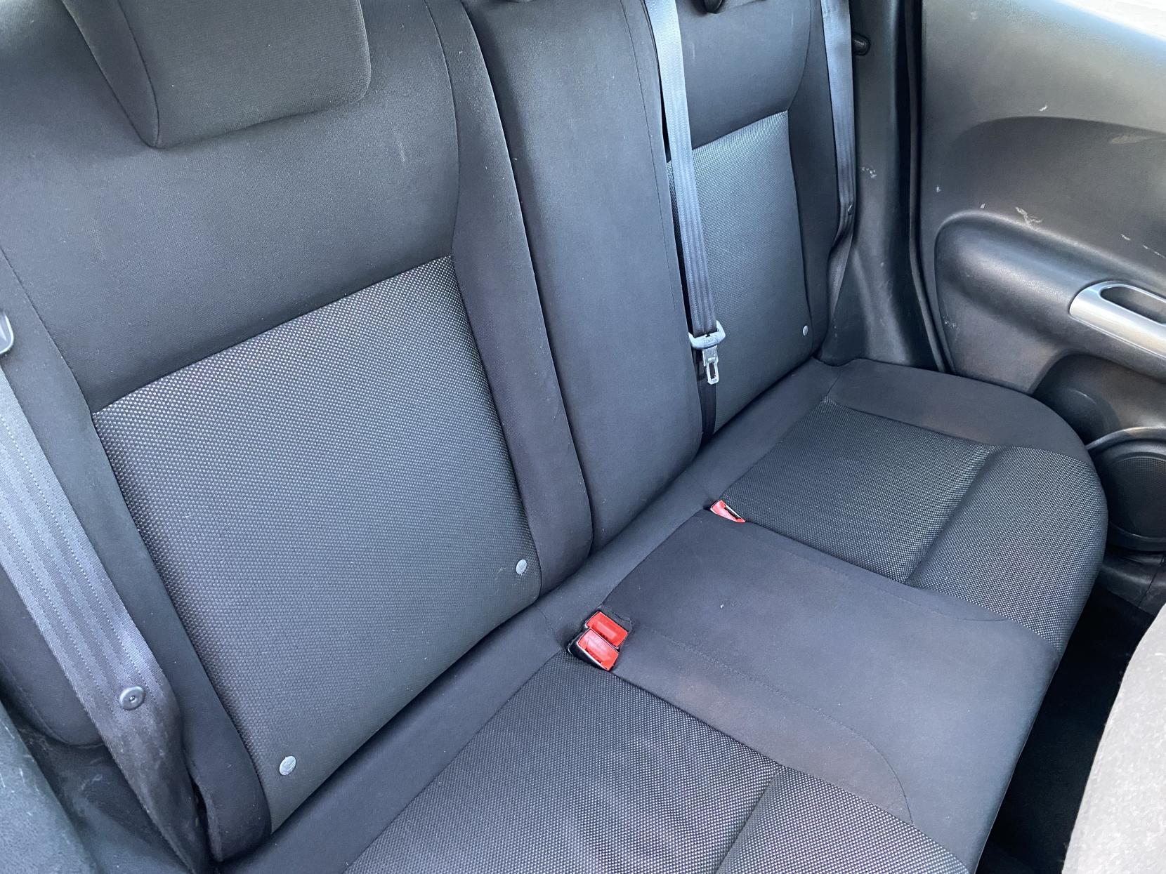 Nissan Juke 1.6 Acenta SUV 5dr Petrol Manual Euro 5 (117 ps)