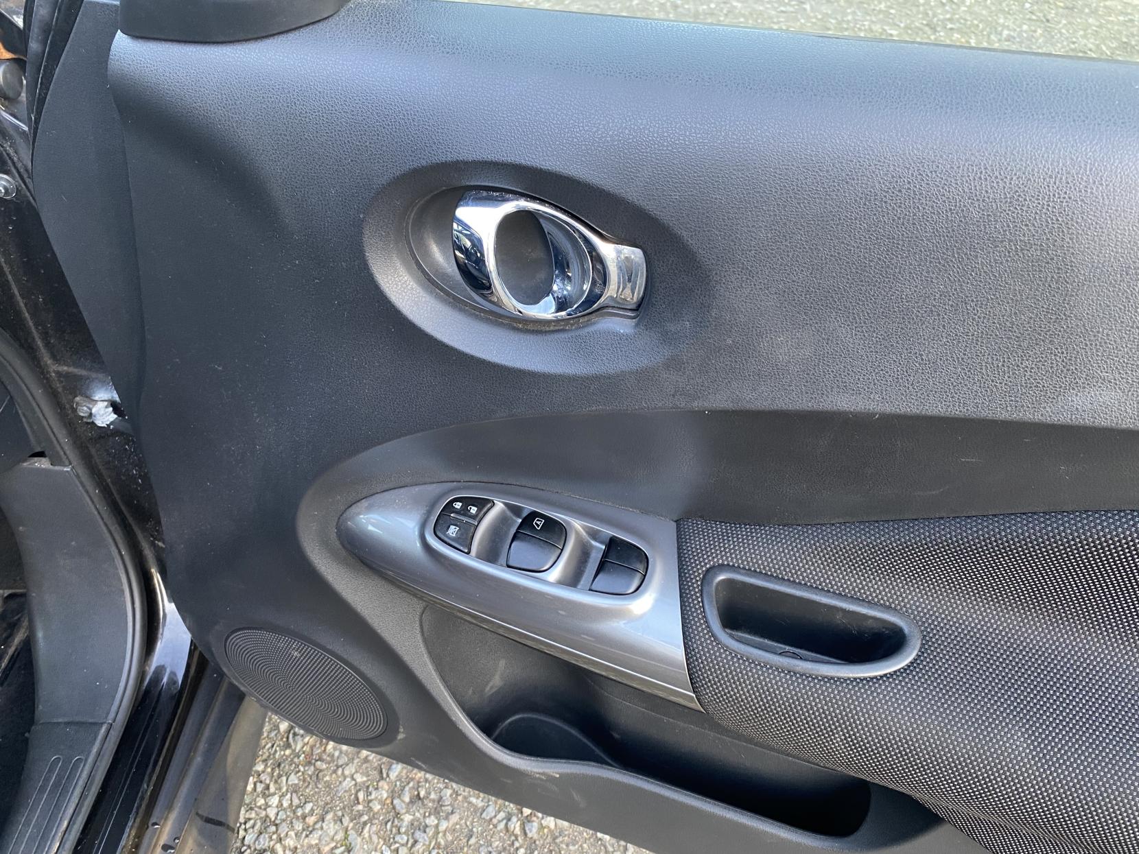 Nissan Juke 1.6 Acenta SUV 5dr Petrol Manual Euro 5 (117 ps)