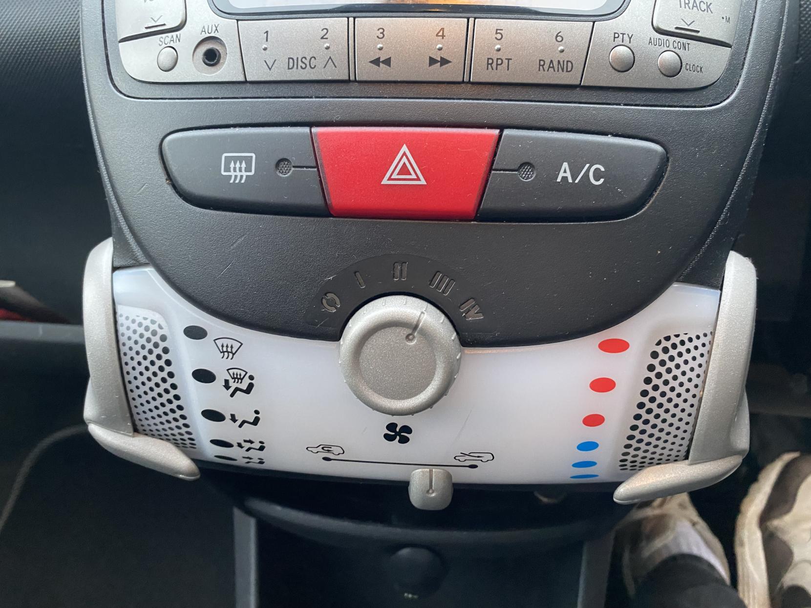 Citroen C1 1.0i VTR Hatchback 5dr Petrol Manual Euro 5 (68 ps)