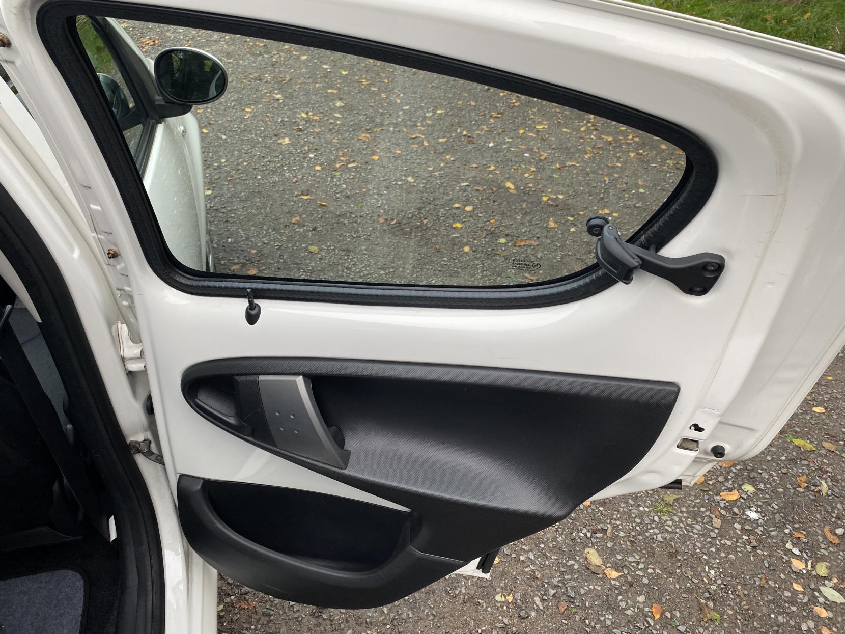 Citroen C1 1.0i VTR Hatchback 5dr Petrol Manual Euro 5 (68 ps)